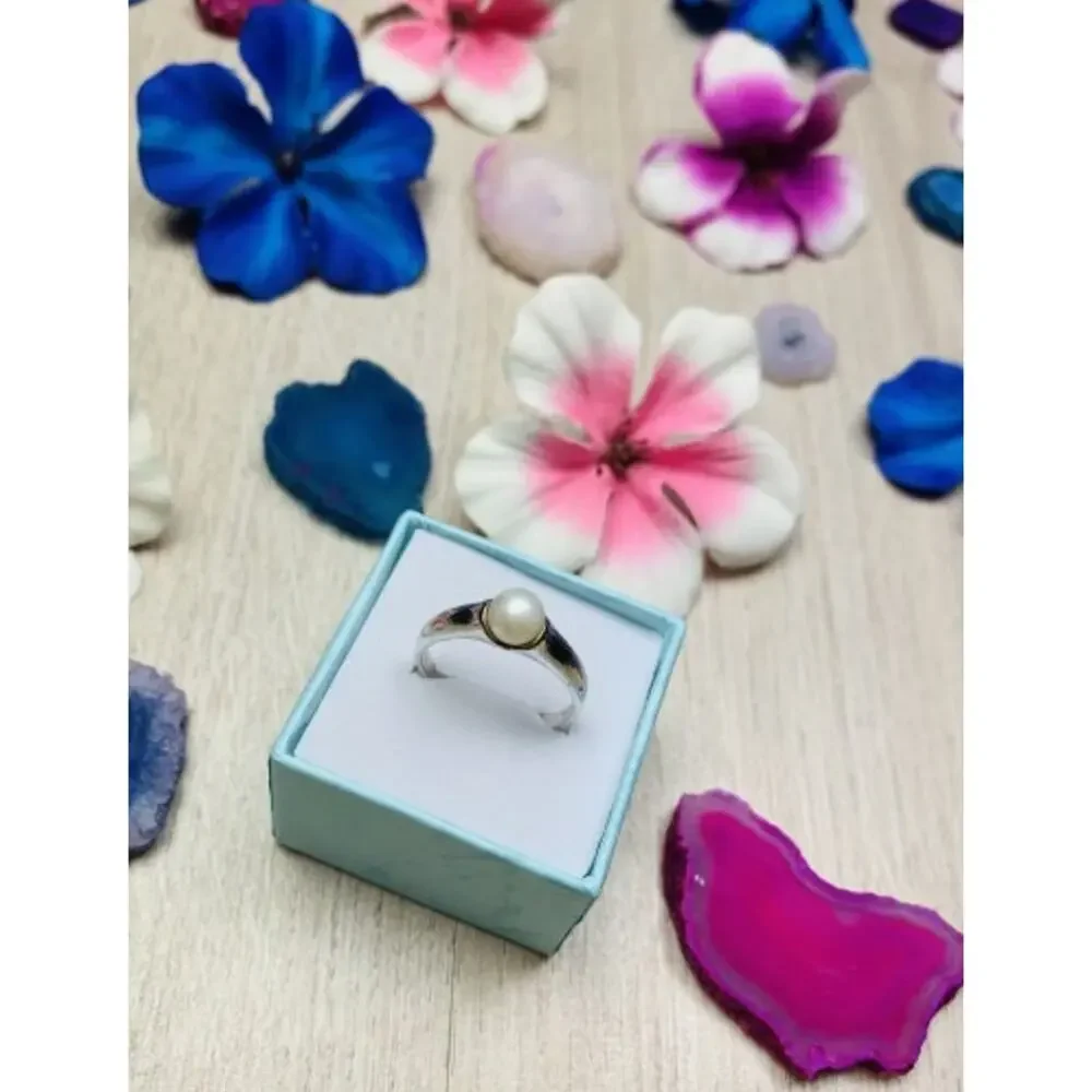 925 Sterling Silver Pearl Ring Size 8